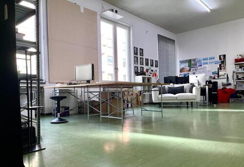 Foto - Schreibtischplatz im Glockenbachviertel mit Fotostudiomöglichkeit