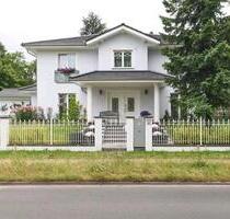 Einzigartige Villa in Biesdorf mit Pool und Sauna - Berlin Marzahn-Hellersdorf