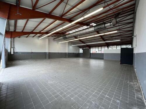Foto - Gewerbehalle mit Büro- und Freifläche