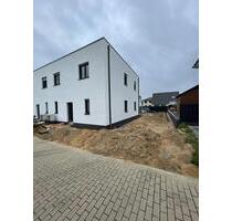 Ruhig & modern: Neubau-Doppelhaus mit Garten in Rousseau-Park - Ludwigsfelde