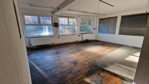 Foto - ca. 100m2 Lager mit Garage zu vermieten