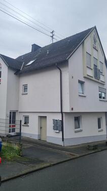 Foto - Helle und attraktive Wohnung mit EBK, Tageslichtbad, Balkon und Stellplatz