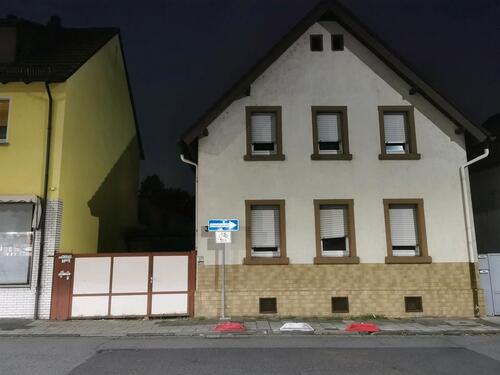 Foto - Zweifamilienhaus in Kelsterbach – 140 m², 2 WE, Garage & Carport