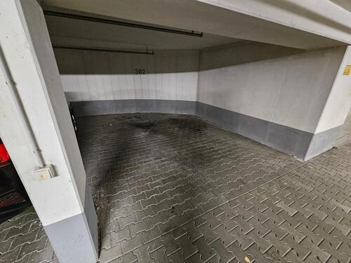 Foto - Sehr geräumiger Tiefgaragenstellplatz in bester Lage in München