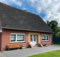 Von Privat - Einfamilienhaus mit großem Grundstück und Bauplatz - Ihlow