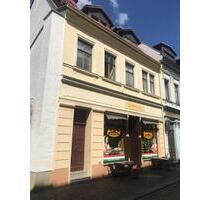 Geräumiges, günstiges 7-Zimmer-Mehrfamilienhaus sowie Ladenlokal - Wurzen