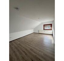 Helle 2,5-Zimmer DG-Wohnung in Solms-Albshausen