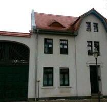 Viel Freiraum: Gepflegtes Haus mit Hof, Nebengelass und Scheune - Calbe (Saale)