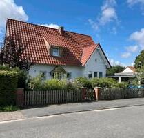 Charmantes Zweifamilienhaus in ruhiger Lage von Isernhagen
