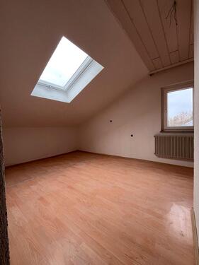 Foto - 1 Zimmer Dachgeschoßwohnung zur Miete in Bad Neustadt an der Saale