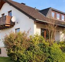 Großzügige 2-Zimmer-Dachgeschosswohnung mit Südbalkon, Einbauküch - Bad Berleburg