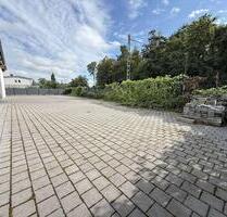 Sichere Freifläche in Hanau: Umzäunt & kameraüberwacht – sofort verfügbar.