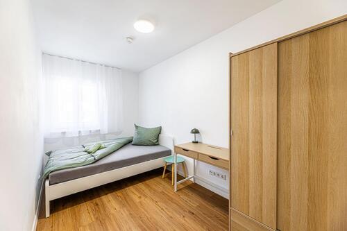 Foto - Schönes WG-Zimmer in zentraler Lage Nürnberg –neu saniert & möbl.