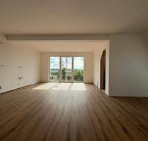 Charmante 4-Zimmer-Dachgeschosswohnung im neu ausgebauten Altbau - Buttenwiesen