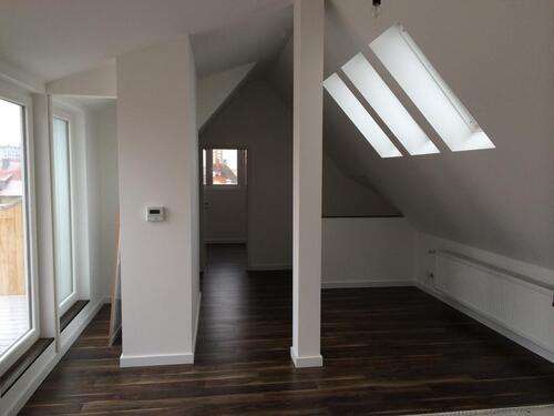 Foto - Helle 3 Zi.DG-Whg. mit Blick über den Dächern der Stadt v. Privat