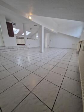 Foto - Helle, frisch renovierte DG-Wohnung mit hochwertiger Einbauküche