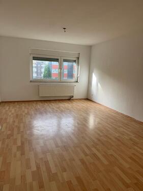 Foto - Ab SOFORT! 3 Zi. Wohnung + Küche, Diele, Bad - perfekt als WG!