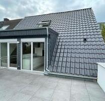 Sanierte Dachgeschosswohnung mit großer Terrasse und EBK - Frankfurt am Main Ginnheim