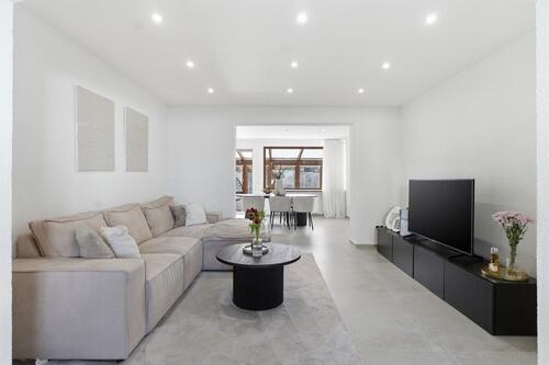 Foto - Modernisierte Doppelhaushälfte mit Wintergarten, Garage & Garten