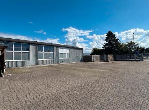 Foto - Stellplatz gepflastert ab 75 € WohnmobileBooteAnhänger in Wesel