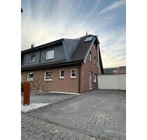 Moderne DHH in Erkelenz - PV-Anlage, Kamin, Garage und ...