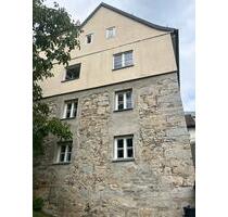 Wohnen am Schloss: 3-Zi - Maisonette-Wohnung in Denkmalschutzobj. - Fürstenstein