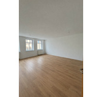 Attraktive 2-Raumwohnung in zentraler Stadtlage mit Balkon und Stellplatz – Erstbezug nach Renovierung - Reichenbach im Vogtland