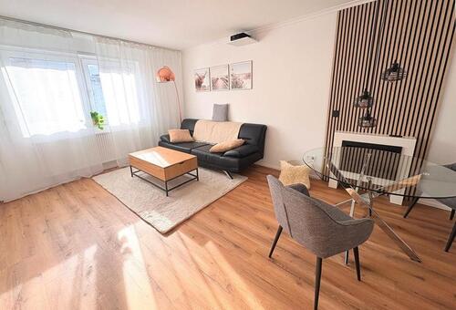 Foto - Moderne 3,5-Zimmer-Maisonette möbliert mit Heimkino, Wallbox & Klimaanlage