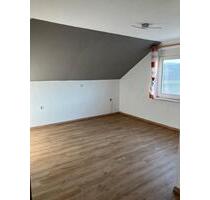 75 qm 2-Zimmer DG-Wohnung in Aurach ab sofort