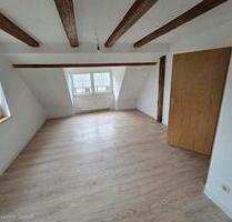 Dachgeschosswohnung 3,5 Zimmer - 660,00&nbsp;EUR Kaltmiete, ca.&nbsp; 76,14&nbsp;m&sup2; in Jahnsdorf/Erzgebirge (PLZ: 09387)