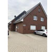 Dachgeschosswohnung d - 650,00 EUR Kaltmiete, in Blomberg (PLZ: 26487)