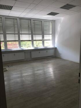Foto - Attraktiver Gewerberaum inkl. Wartezimmer & Parkplatz – ab sofort