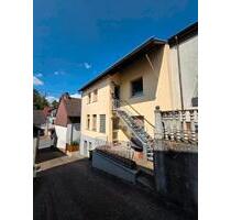 Haus mit 2 seperaten Wohnungen - 150.000,00 EUR Kaufpreis, in Schwalbach (PLZ: 66773)