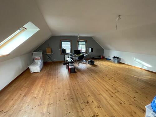 Foto - Helle 100 m² Dachgeschosswohnung – nur 5 Minuten zum Bahnhof