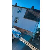 Solide Massivbau-DHH mit viel Gestaltungspotenzial – provionsfrei - Röslau