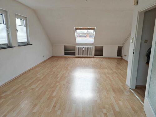 Foto - 2,5 ZW WOHNUNG WANNENBAD EBK KÖNIGSLACHERSTR 11-13 NÄHE UNIKLINIK ROSSMANN EIFLER REWE PENNY ÖVNP S BAHN LYONERSTR ZEITMIETVERTRAG 24MONATE (DANNACH VERLÄNGERUNG EVENTUELL MÖGLICH)