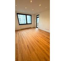 Frisch renovierte 3-Zimmer-Wohnung mit Balkon, Kamin - Ronnenberg