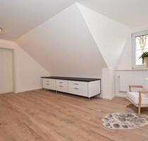 Einziehen und Wohlfühlen - Top-gepflegte Dachgeschosswohnung mit Einbauküche in Neuvrees - Friesoythe