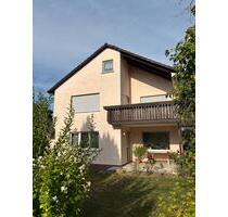 Freistehendes Mehrfamilien-Wohnhaus mit Doppelgarage - Steinfeld