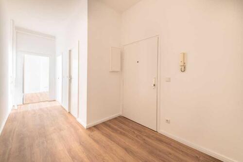 Foto - Frisch sanierte Wohnung zu vermieten (72qm) mit Balkon im 1.OG
