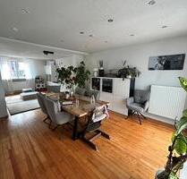 Freistehendes Wohnhaus in Göttelborn mit Pool, Garagen, PV-Anlage - Quierschied