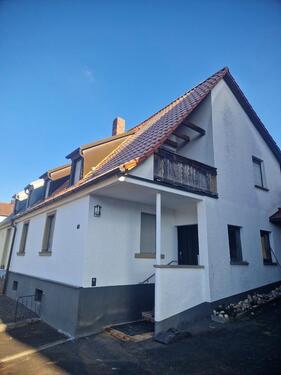 Foto - Doppelhaushälfte mit Doppelgarage Terrasse Innenhof Nebengebäude