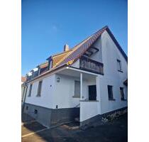 Doppelhaushälfte mit Doppelgarage Terrasse Innenhof Nebengebäude - Güntersleben