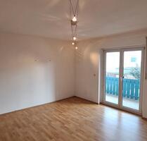 2-Zimmer Einliegerwohnung OG Carport Balkon Warmmiete - Garching an der Alz