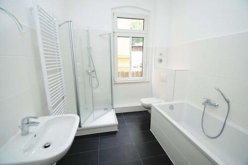Foto - 5-Zimmer-Whg im EG einer Altbau-Stadtvilla mit TERRASSE, Wanne+Dusche, Gäste-WC