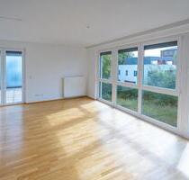 3-Zi-Wohnung, oberste Etage, Dachterrasse + Wintergarten, Aufzug - Neumünster