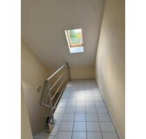 Ruhige 3 Zimmer-Wohnung im 1. OG, Dachgeschoss - Warburg