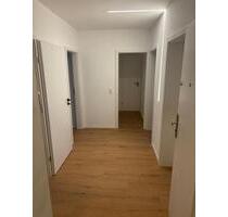 Renovierte 3-Zimmer-Wohnung mit Balkon im 1. OG in Schweinfurt-Ho - Werneck