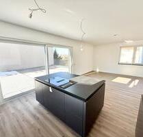 Exklusiver Neubau-Erstbezug: Moderne 4-Zi.-Wohnung mit EBK, XXL-Terrasse & Carport - Rodgau