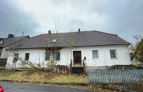 Foto - Sanierungsbedürftiges Haus mit großer Scheune & Garten